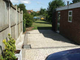 06_patio_cobbles.jpg (935010 bytes)