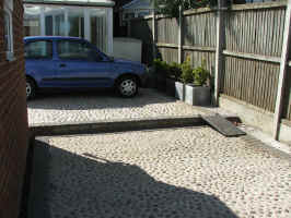 08_patio_cobbles.jpg (941875 bytes)